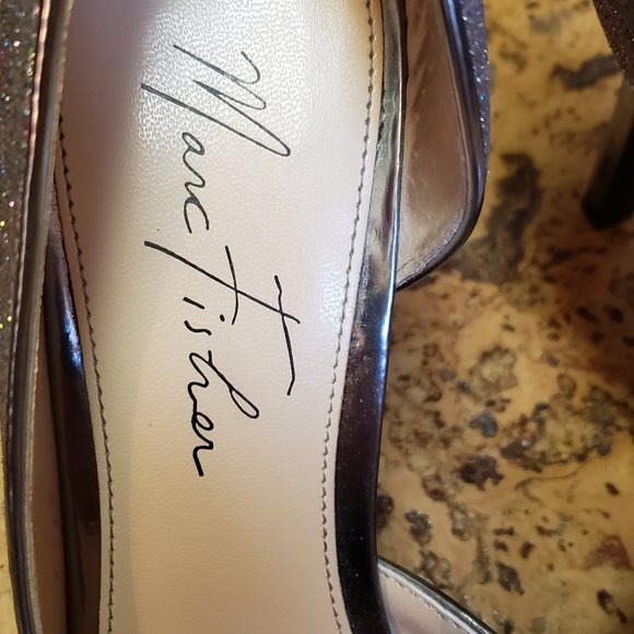 Marc Fisher heels size 7 1/2, the sole has a little grip too - Picture 3 of 7